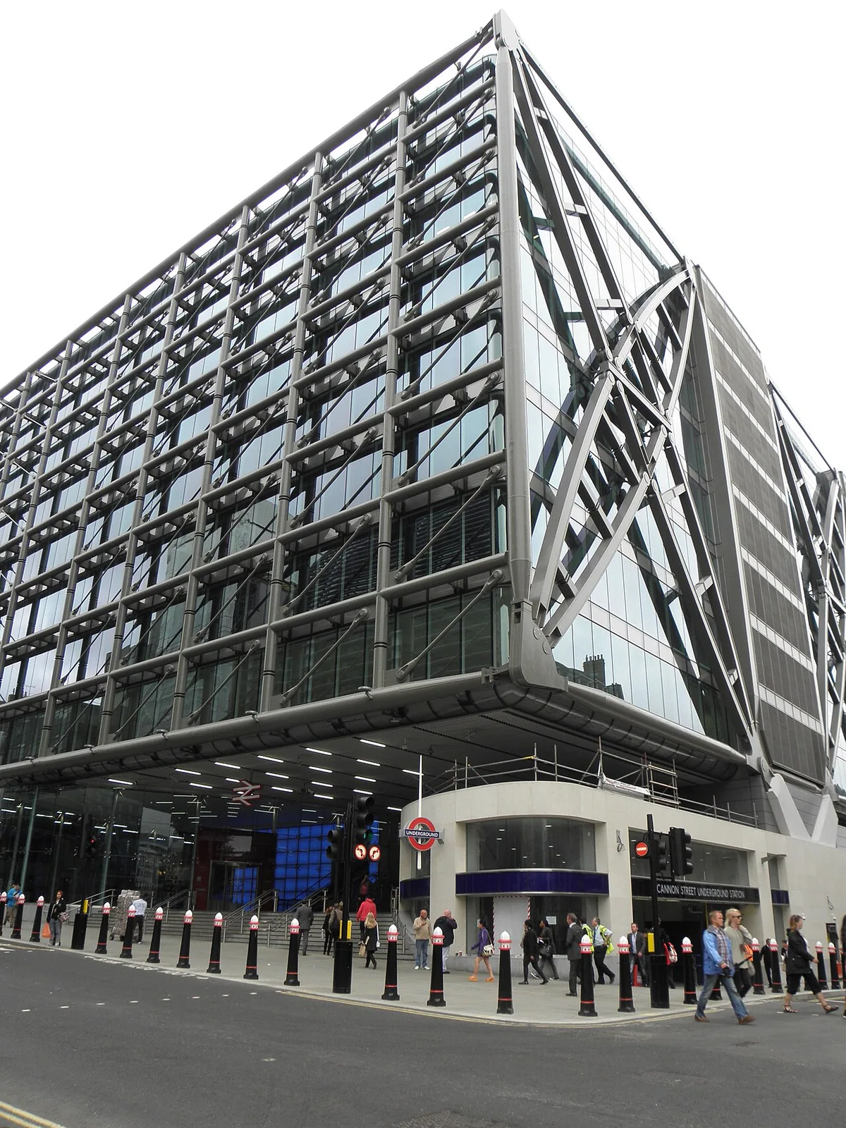 The new building above Cannon Street station, pictured in 2012. Tube station entrance immediately to the right of the corner, and main line entrance (western) immediately to the le