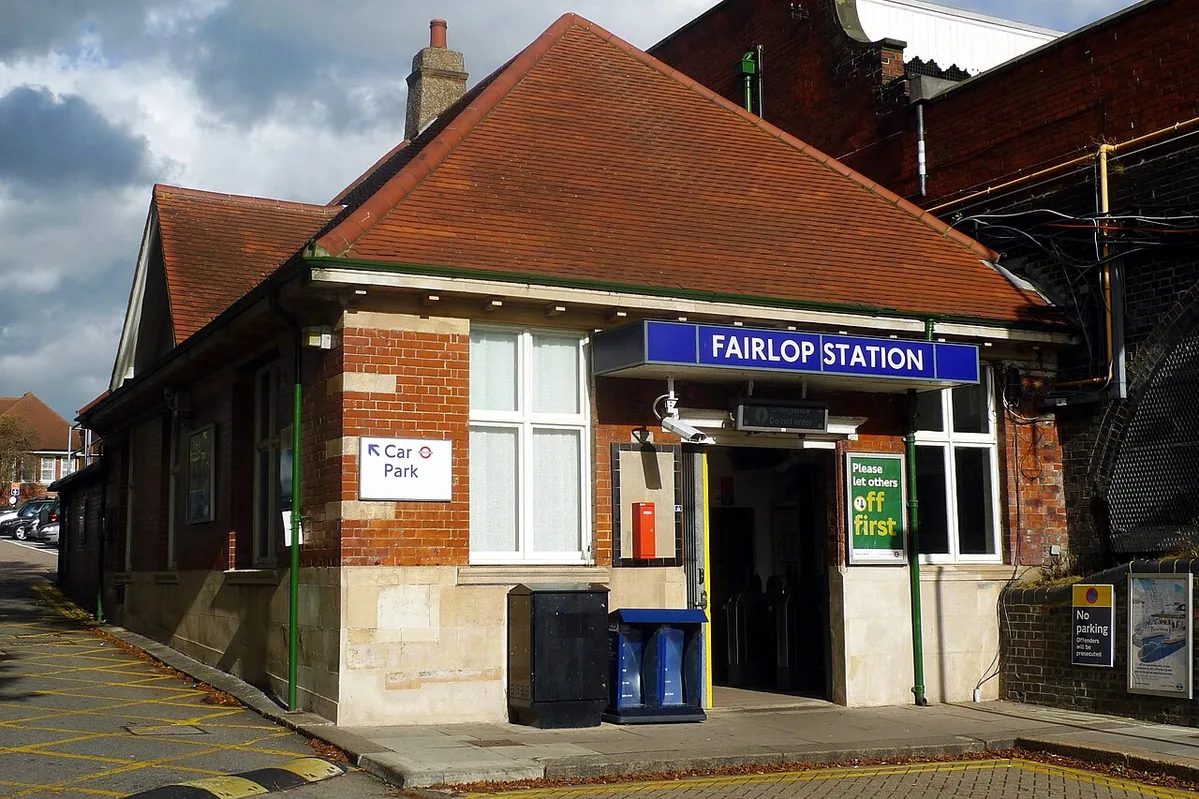 Fairlop station (5154088960)