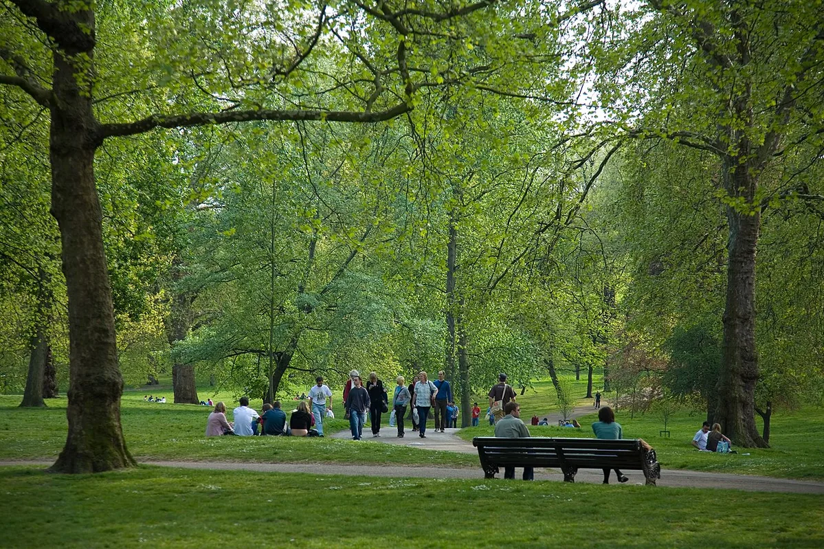 A spring day in Green Park, London, England. Taken by myself with a Canon 5D and 24-105mm f/4L lens.