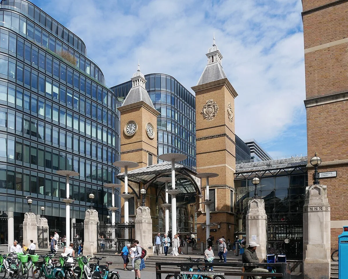 Southeast view of the south entrance of Liverpool Street Station.