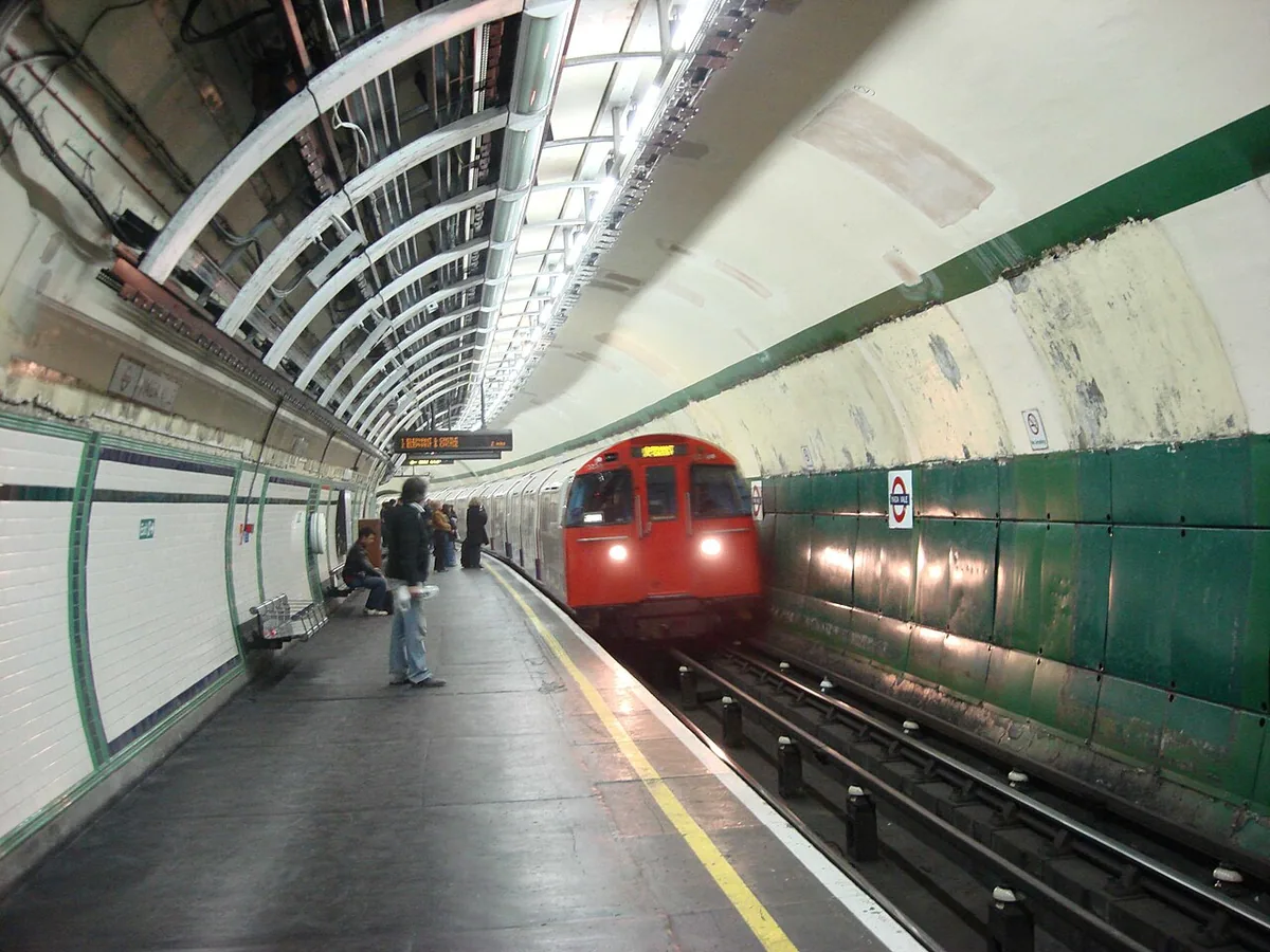 A train of 1972 Stock arives at Maida Vale tube station
