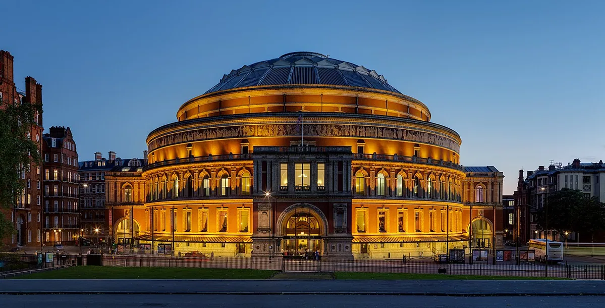The Royal Albert Hall , as viewed from the Albert Memorial in Kensington Gardens , London . This is a 36 segement stitch (3 rows × 4 columns × 3 bracketed exposures).